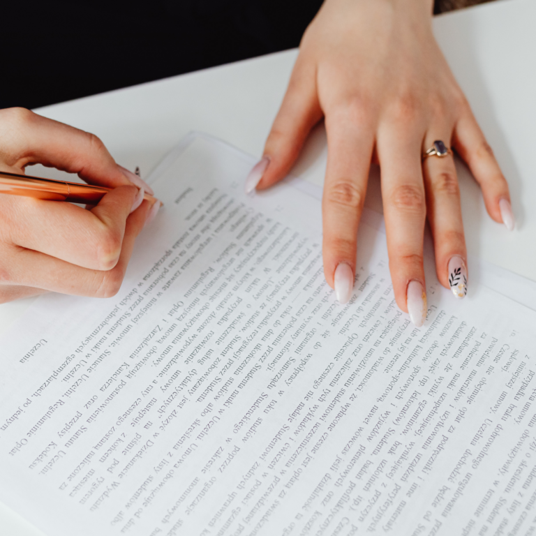 Chris Alcazar-architecte-des-mots-relecture-correction-textes-professionnels-